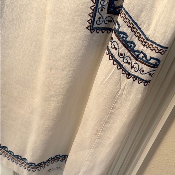 Johnny Was Embroidered White linen with Floral Accents - Picture 7 of 7